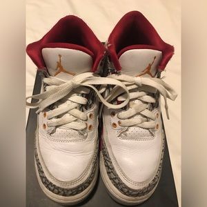 Boys Jordan’s 3 Retro size 5y